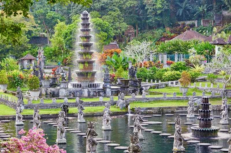 Destinasi Wisata Budaya yang Tumbuh dari Alam Indonesia